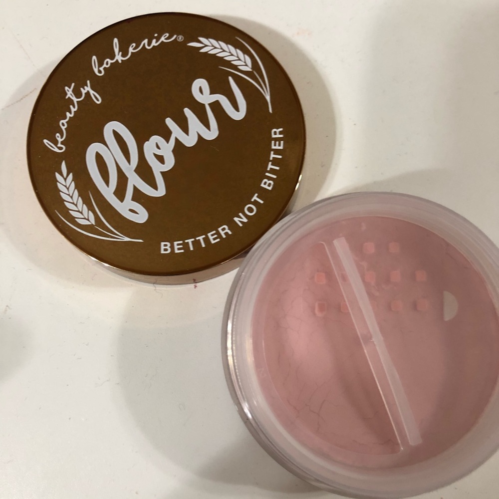 Beauty Bakerie Pink Flour Setting Powder